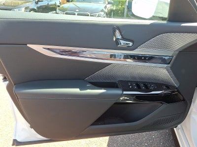 2025 BMW 740i xDrive Sedan