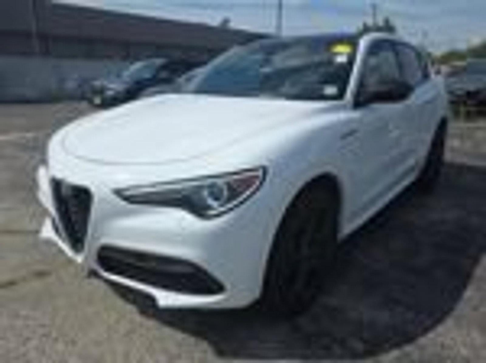 2023 Alfa Romeo Stelvio Estrema AWD