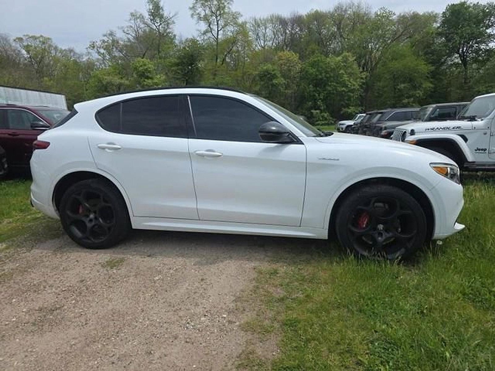 2023 Alfa Romeo Stelvio Veloce AWD