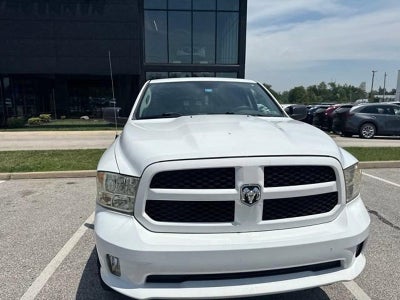 2015 RAM 1500 4WD Crew Cab 5.7 Ft Box Express