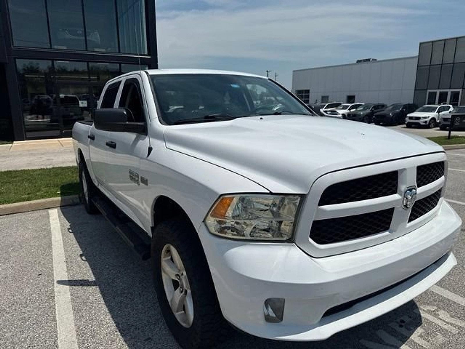 2015 RAM 1500 4WD Crew Cab 5.7 Ft Box Express