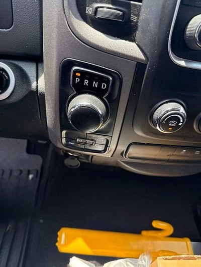 2015 RAM 1500 4WD Crew Cab 5.7 Ft Box Express