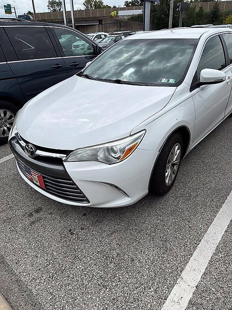 2015 Toyota Camry 4dr Sdn I4 Auto LE (SE)