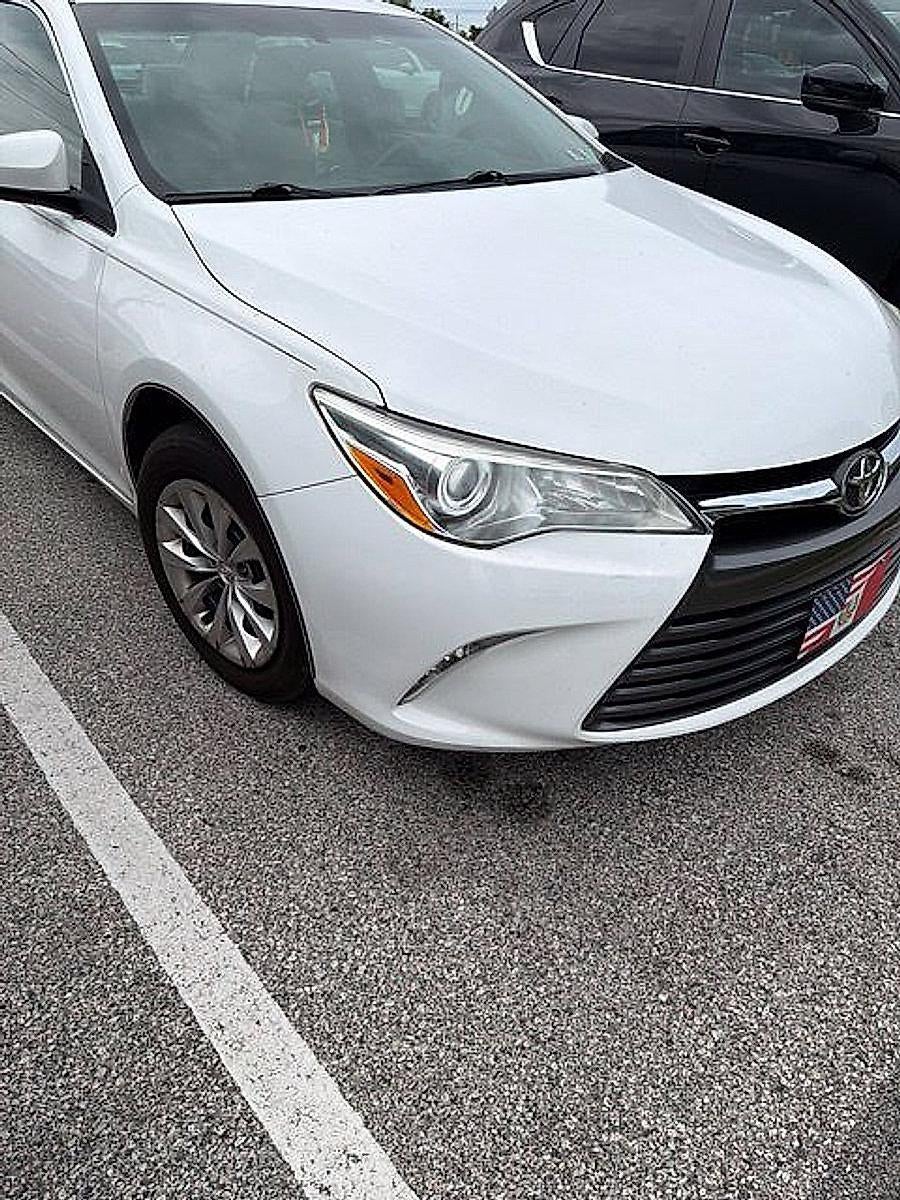 2015 Toyota Camry 4dr Sdn I4 Auto LE (SE)