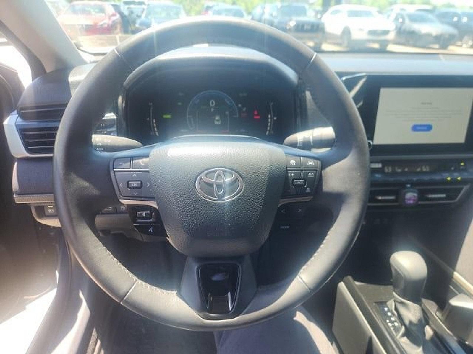 2025 Toyota Camry LE (SE)