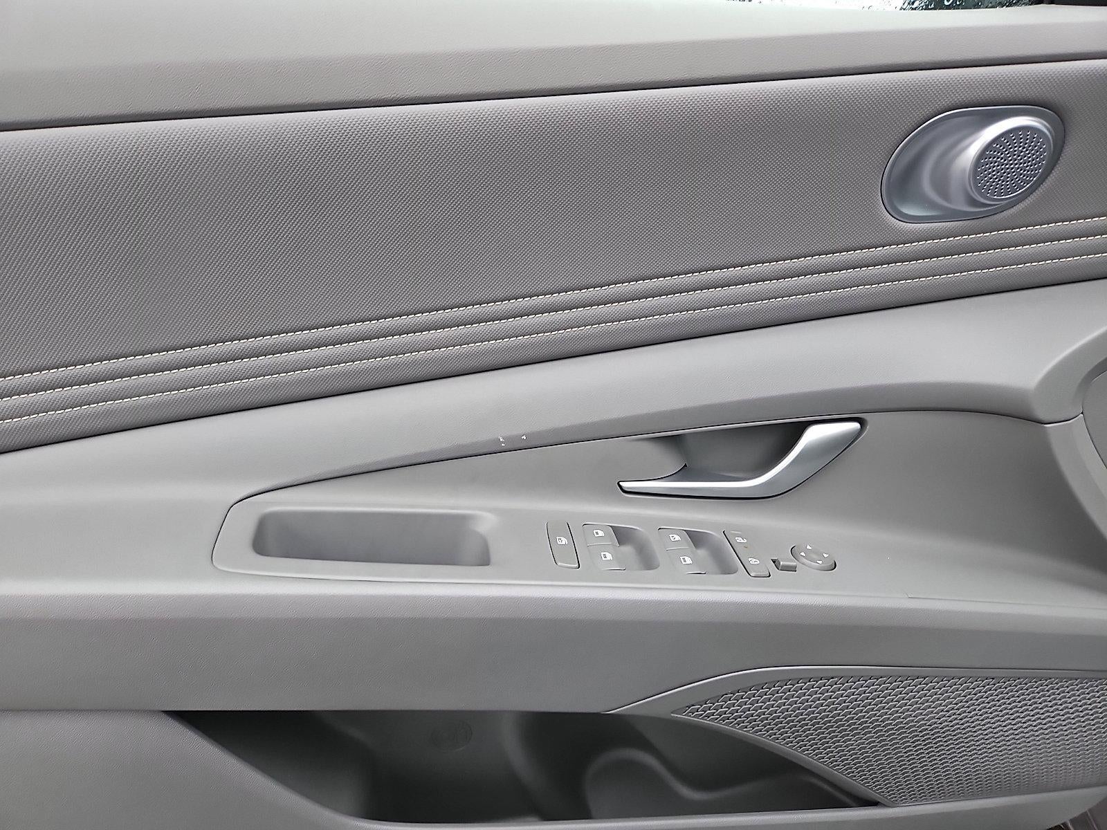 2024 Hyundai ELANTRA SEL IVT