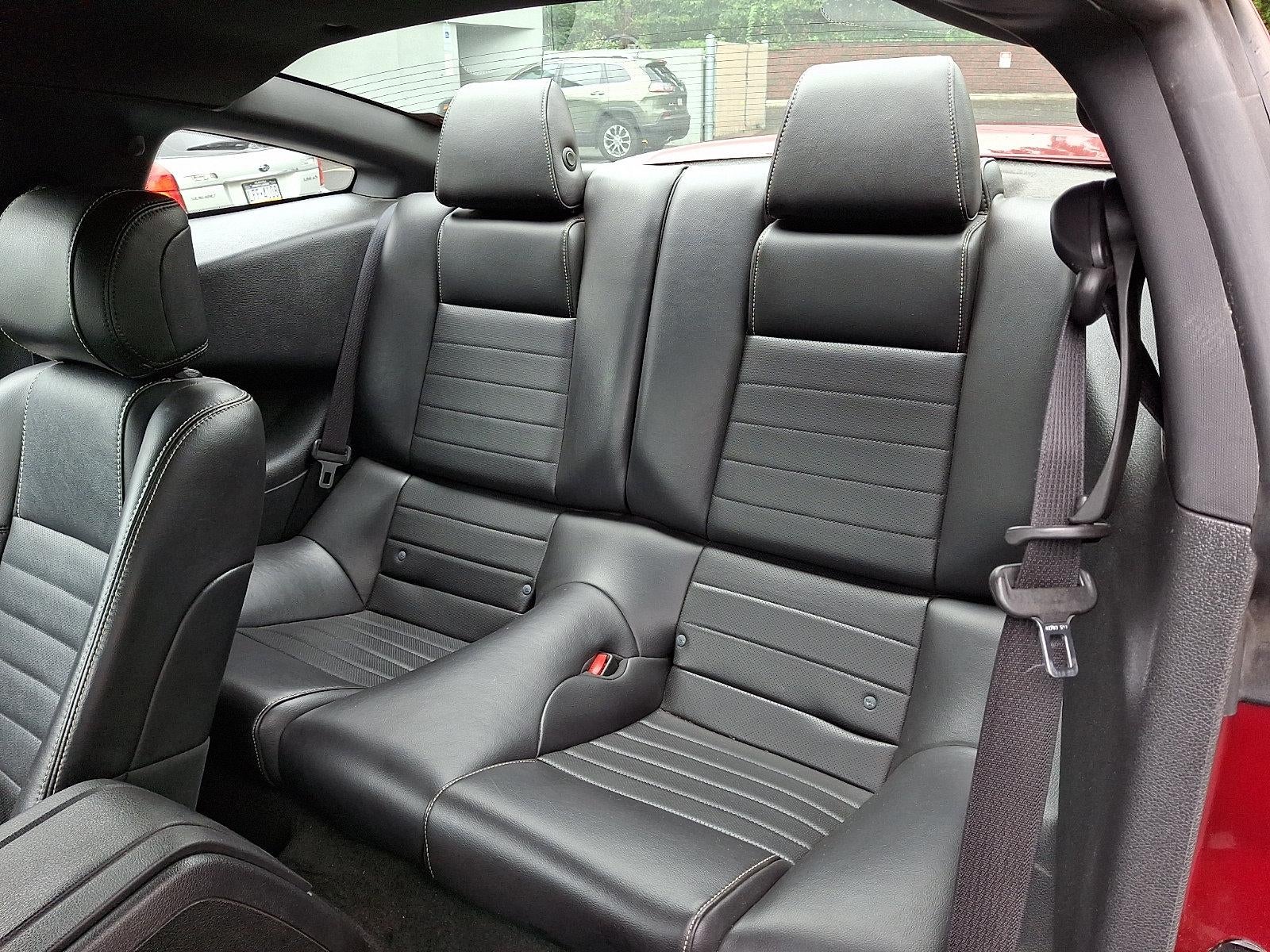 2014 Ford Mustang 2dr Cpe V6