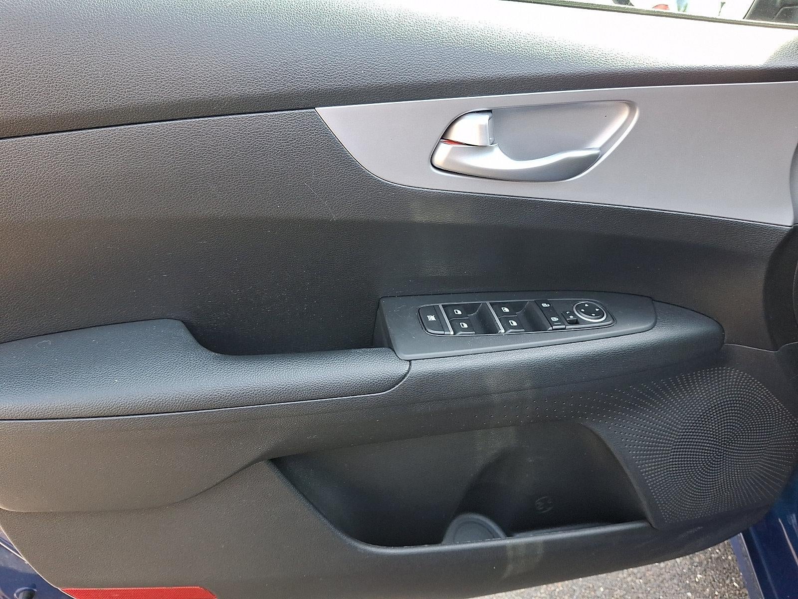 2023 Kia Forte LXS IVT