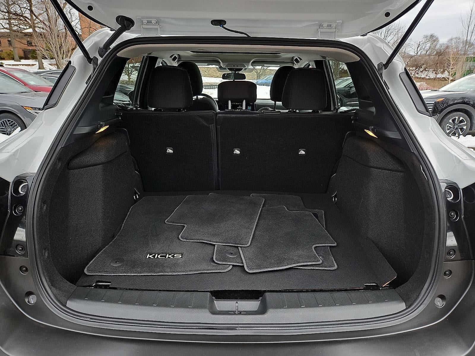 2025 Nissan Kicks SV