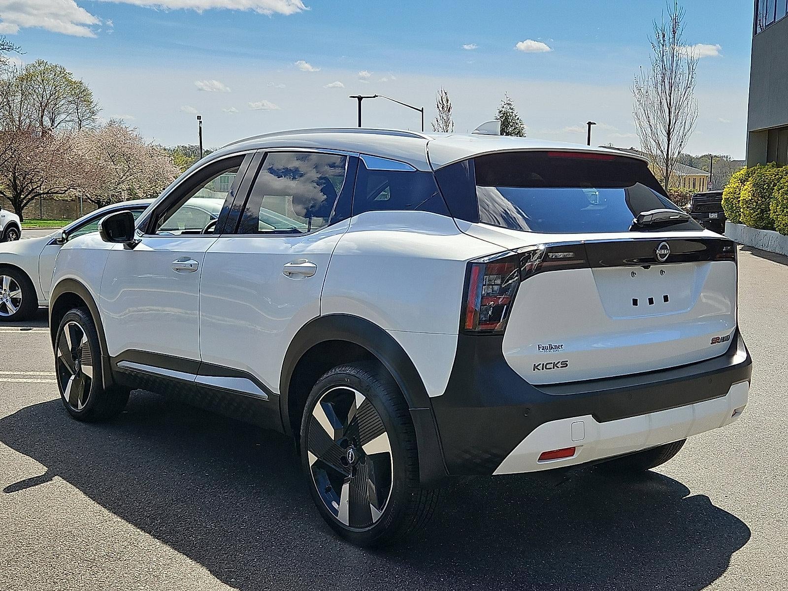 2025 Nissan Kicks SR