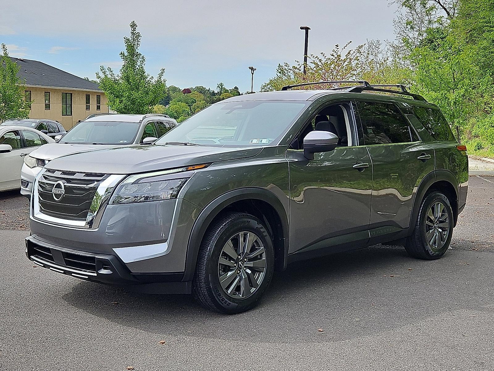 2023 Nissan Pathfinder SV