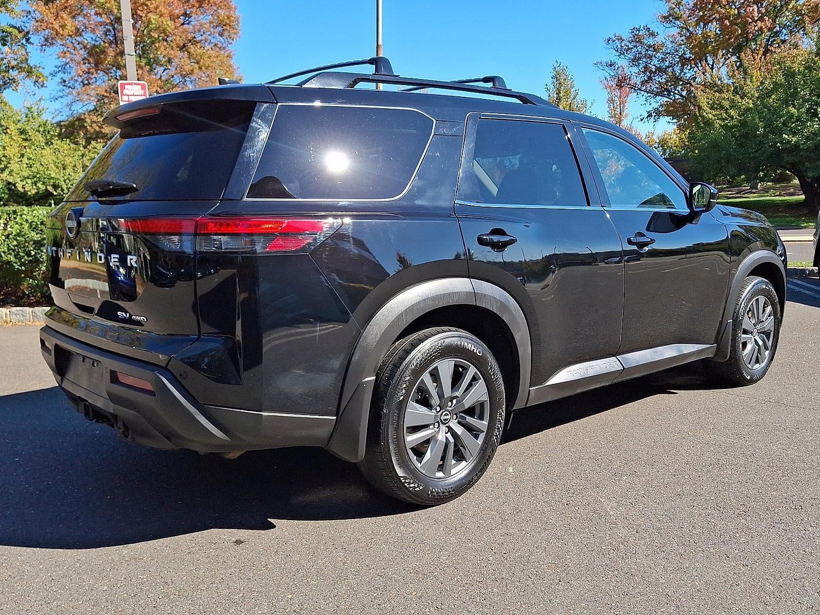 2024 Nissan Pathfinder SV