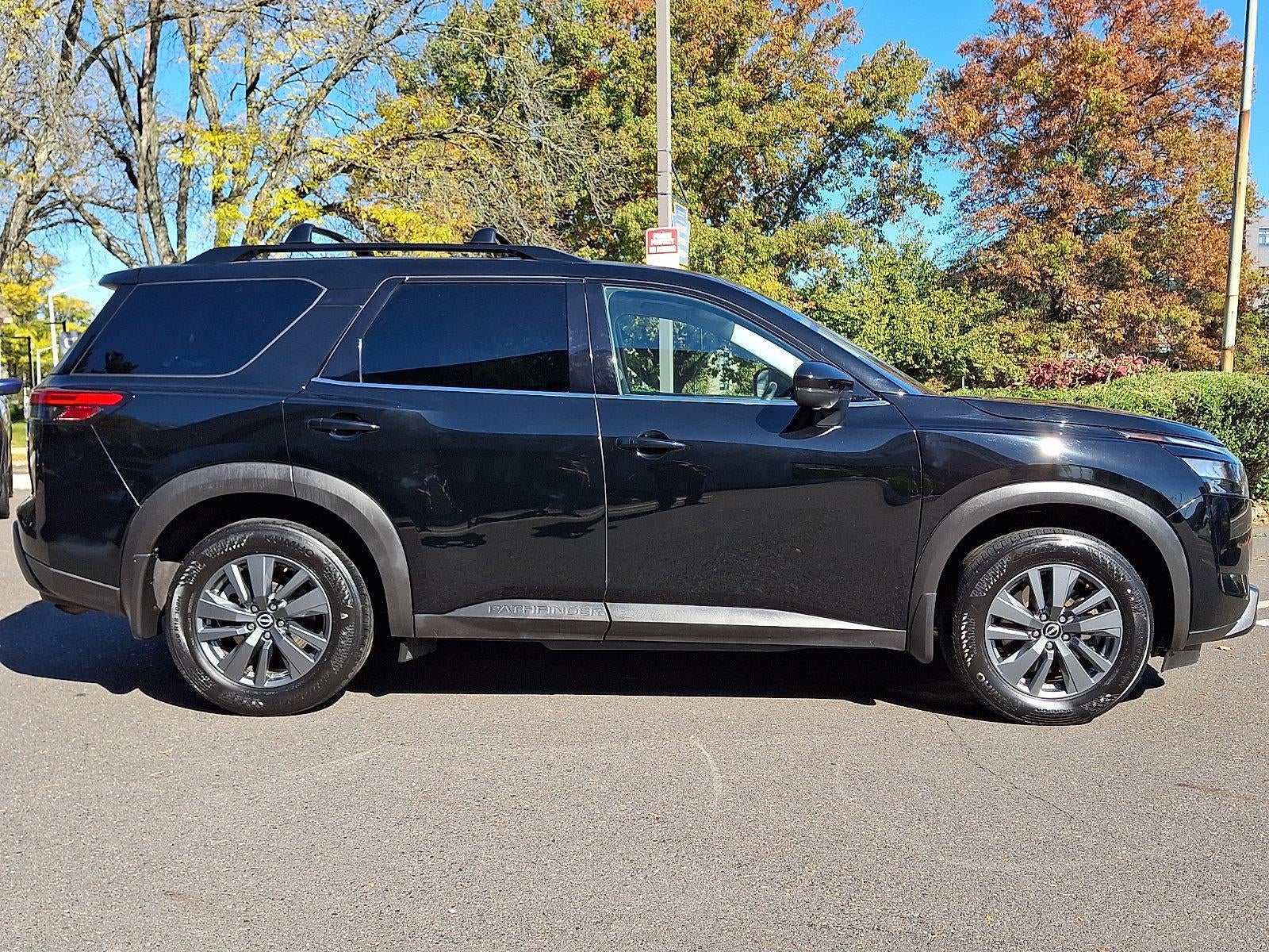 2024 Nissan Pathfinder SV