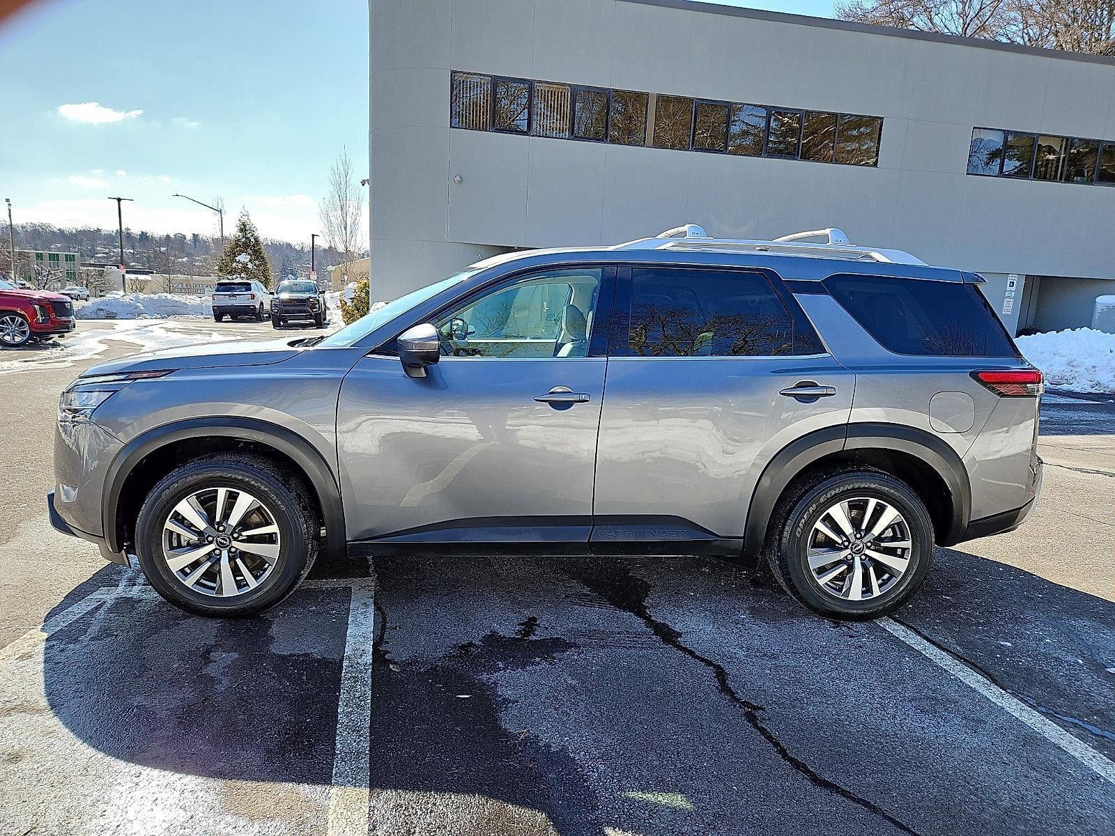 2023 Nissan Pathfinder SL