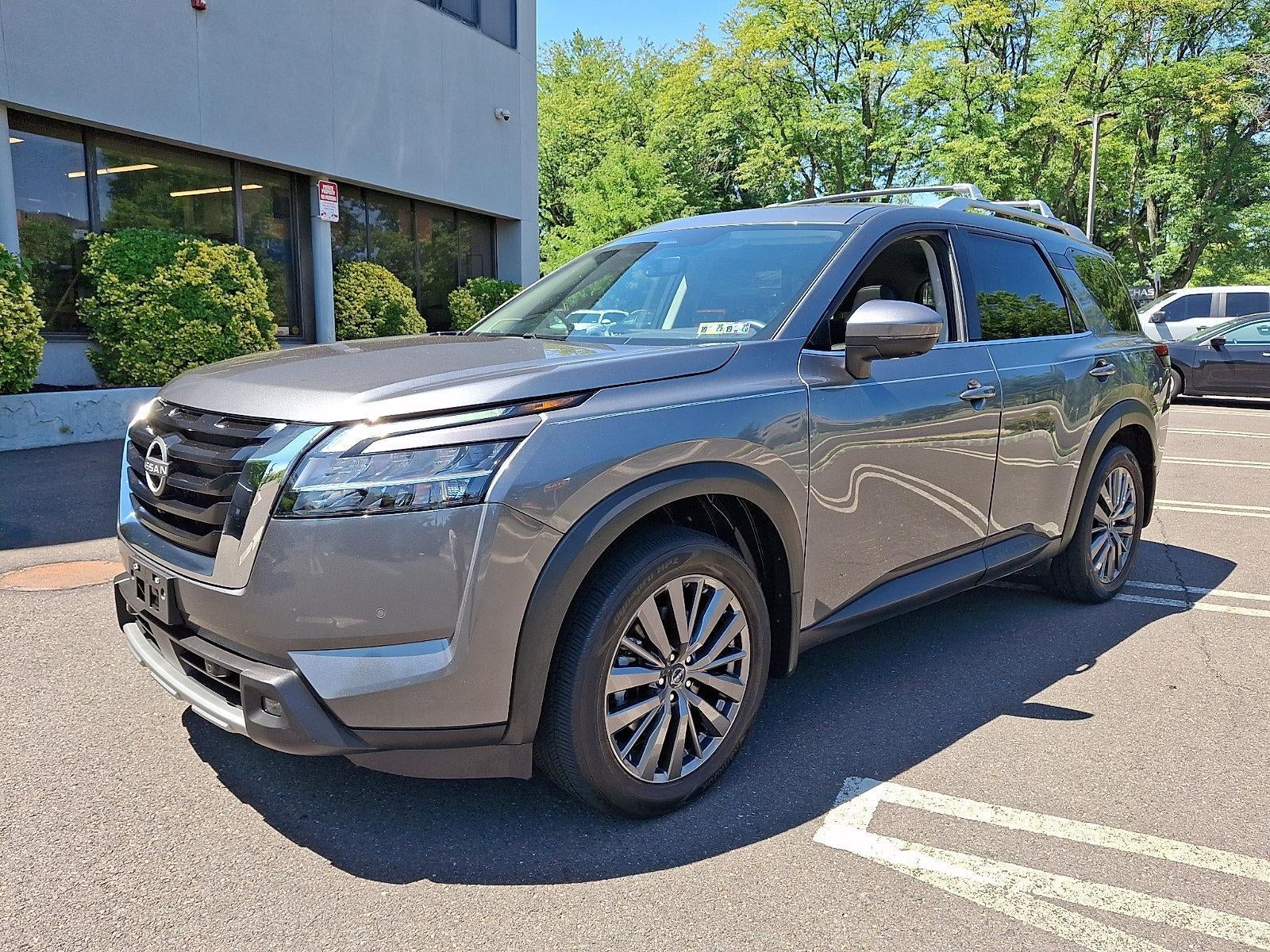 2024 Nissan Pathfinder SL
