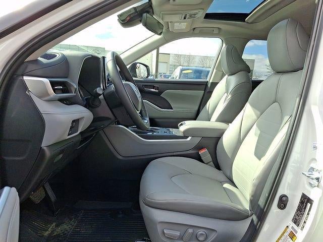 2025 Toyota Highlander XLE AWD (Natl)