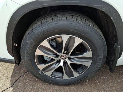 2025 Toyota Highlander XLE AWD (Natl)