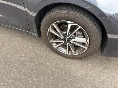 2023 Kia Forte LXS IVT