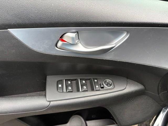 2023 Kia Forte LXS IVT