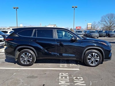 2025 Toyota Highlander XLE AWD (Natl)
