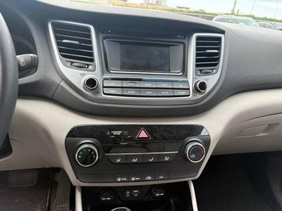 2016 Hyundai TUCSON AWD 4dr SE