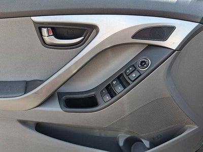 2016 Hyundai ELANTRA 4dr Sdn Auto SE
