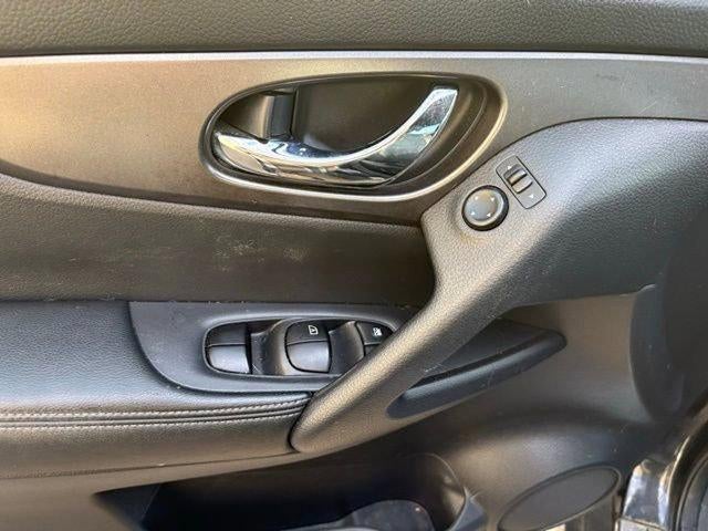 2016 Nissan Rogue FWD 4dr SV